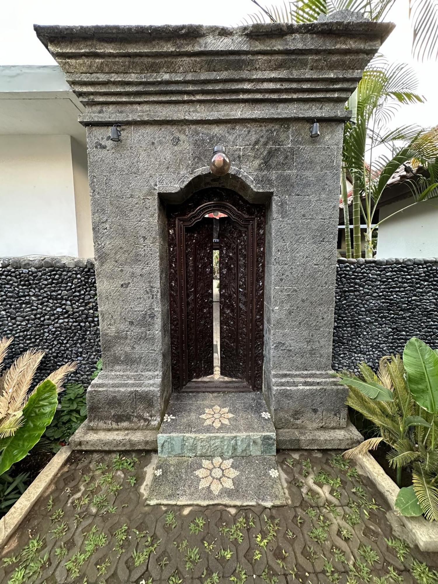 Bali Stuti Jimbaran Inn Екстер'єр фото